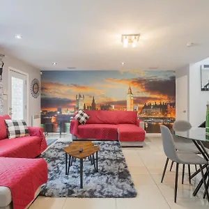 Amazing 4-bedrooms Hébergement de vacances Montréal